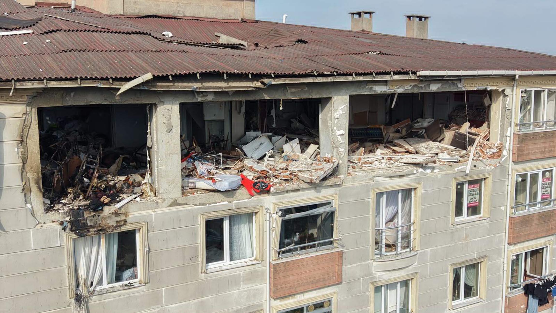 Çorlu’da apartman dairesindeki patlamanın nedeni belli oldu, hasar gün ağarınca ortaya çıktı