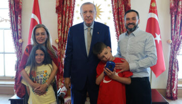 Cumhurbaşkanı Erdoğan “Cake Not Hate” kampanyasıyla tanınan Harris’i kabul etti