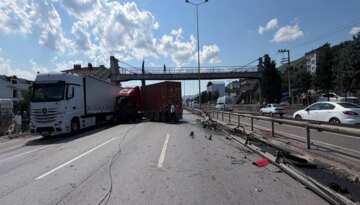 D-100’ü savaş alanına çeviren kaza. Ulaşım 1,5 saat durdu