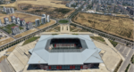 Diyarbakır Stadyumu Süper Lig’e hazırlanıyor. Fanlar çimlere sürekli serin hava üflüyor
