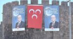 Diyarbakır surlarına Devlet Bahçeli pankartı asıldı