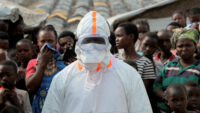 Ebola salgınında bilanço ağırlaşıyor