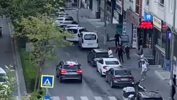 Emlakçıda başlayan tartışma sokakta bıçaklı kovalamacaya döndü