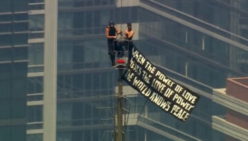 Empire State’in zirvesinde evlilik teklifi. Güvenliği böyle aştılar: İşte adım adım yaşananlar