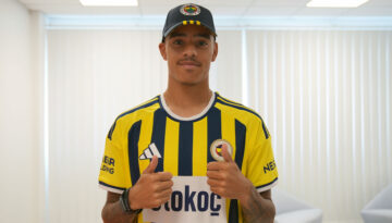 Fenerbahçe’nin yeni transferi Mason Greenwood, İstanbul’a geldi. Taraftarlardan coşkulu karşılama