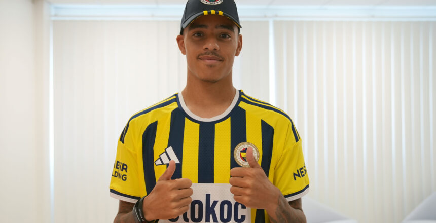 Fenerbahçe’nin yeni transferi Mason Greenwood, İstanbul’a geldi. Taraftarlardan coşkulu karşılama