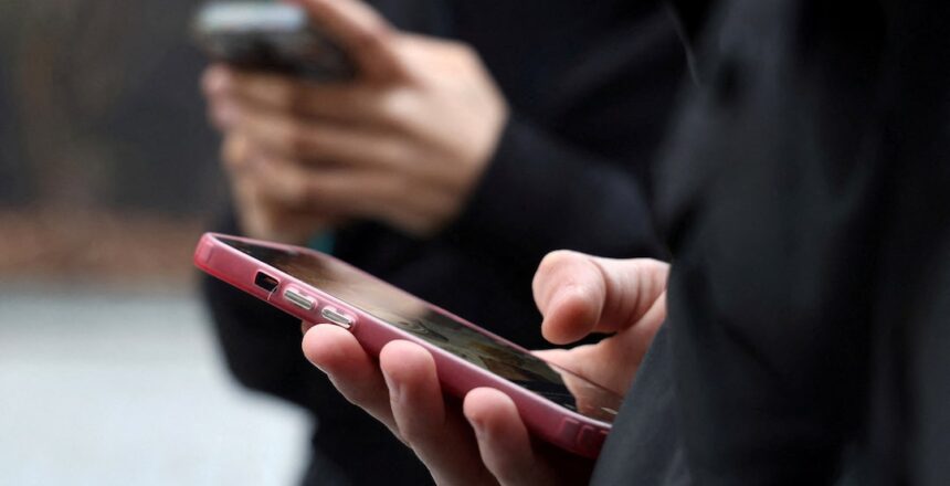Fransa, 15 yaş altı çocukların sosyal medya erişimini yasakladı