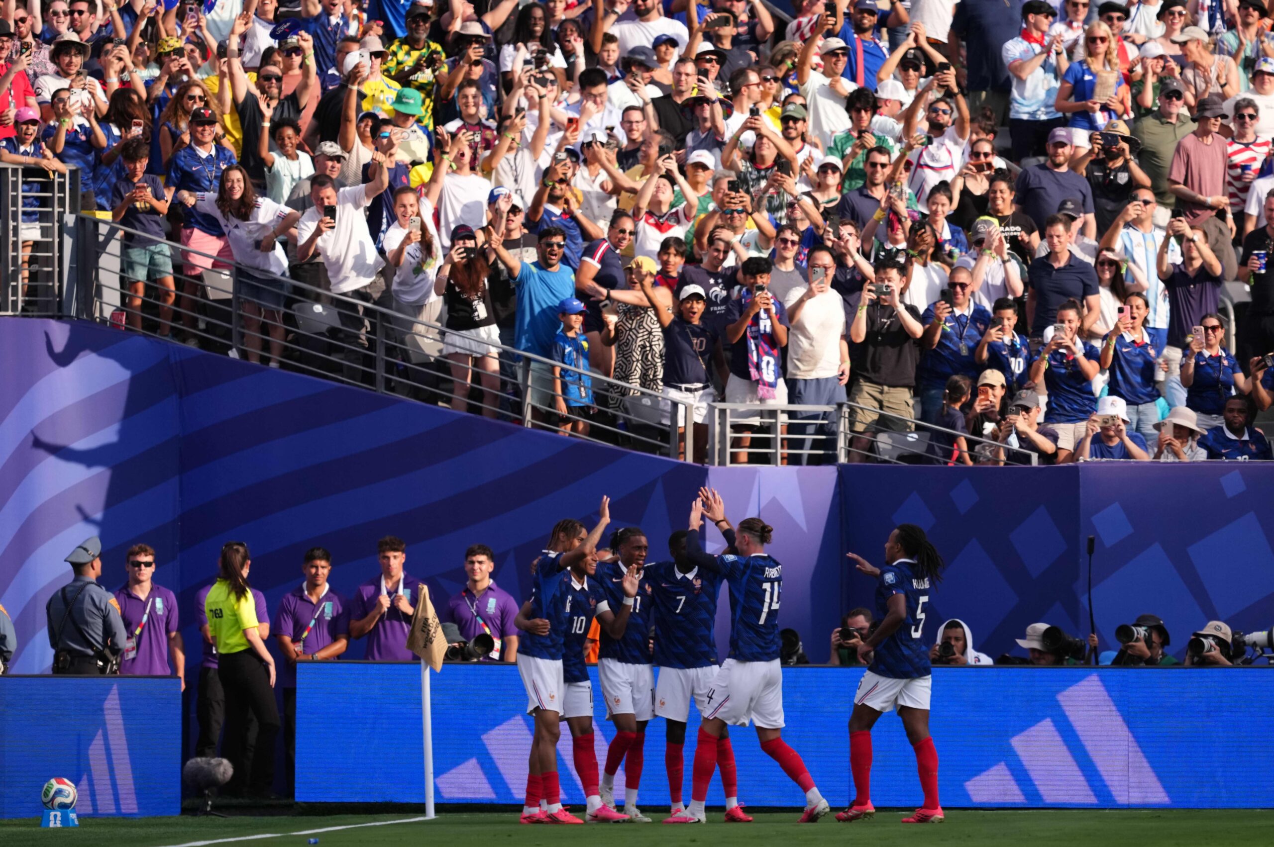 Fransa, İsveç’i 3 golle geçti. Mbappe tarihe geçti