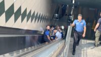 Gayrettepe Metro İstasyonu’nda korku dolu anlar. Görme engelli adam raylara düştü
