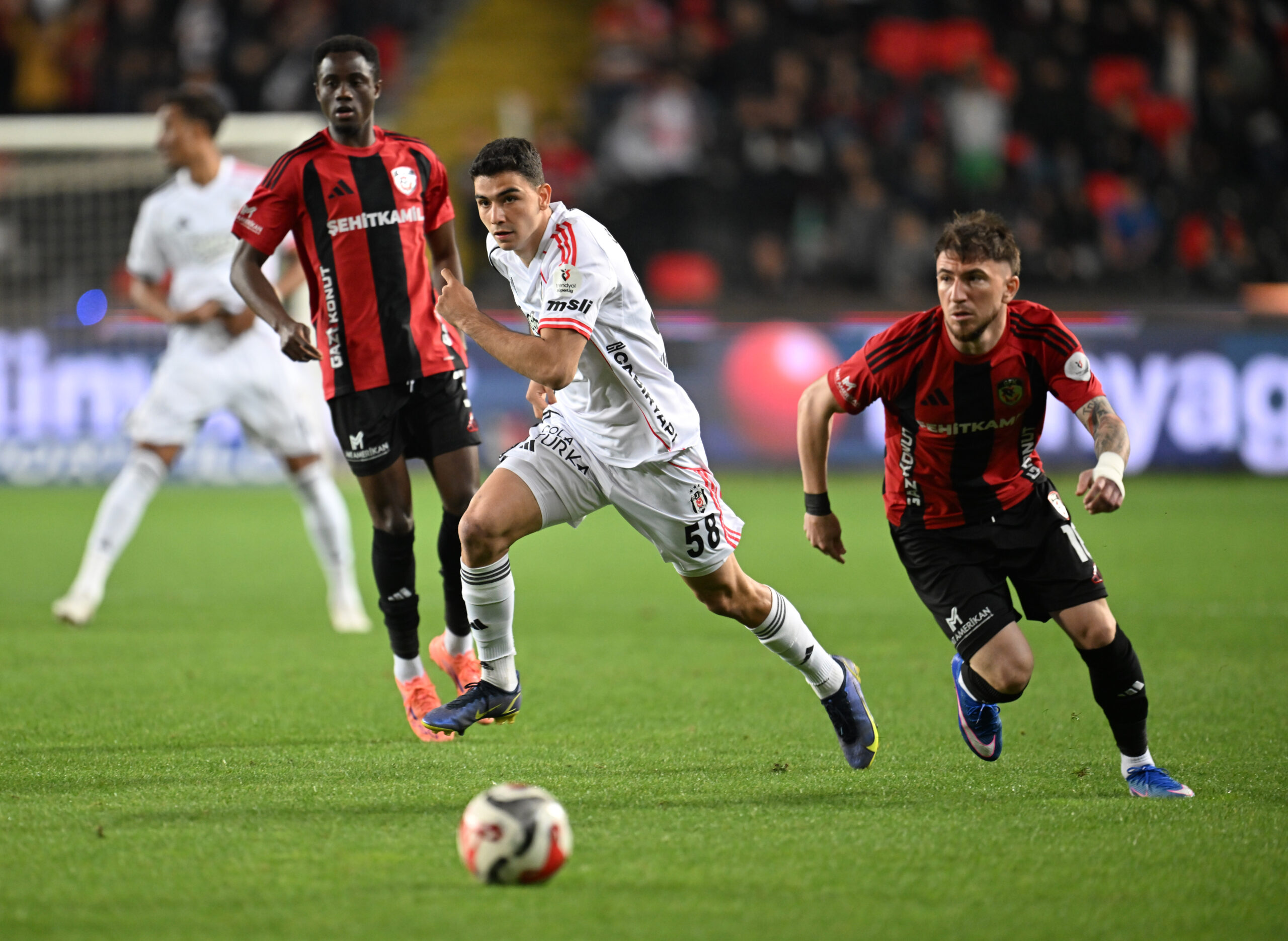 Gaziantep FK’de 5 futbolcuyla yollar ayrıldı