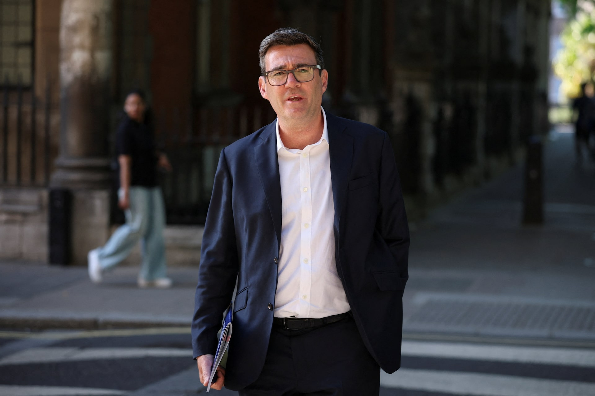 İngiltere’de başbakanlığa hazırlanan Andy Burnham, İşçi Partisi’nin Gazze tutumu için özür diledi