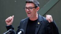 İngiltere’de İşçi Partisi liderliğine geçen Andy Burnham başbakanlığa hazırlanıyor