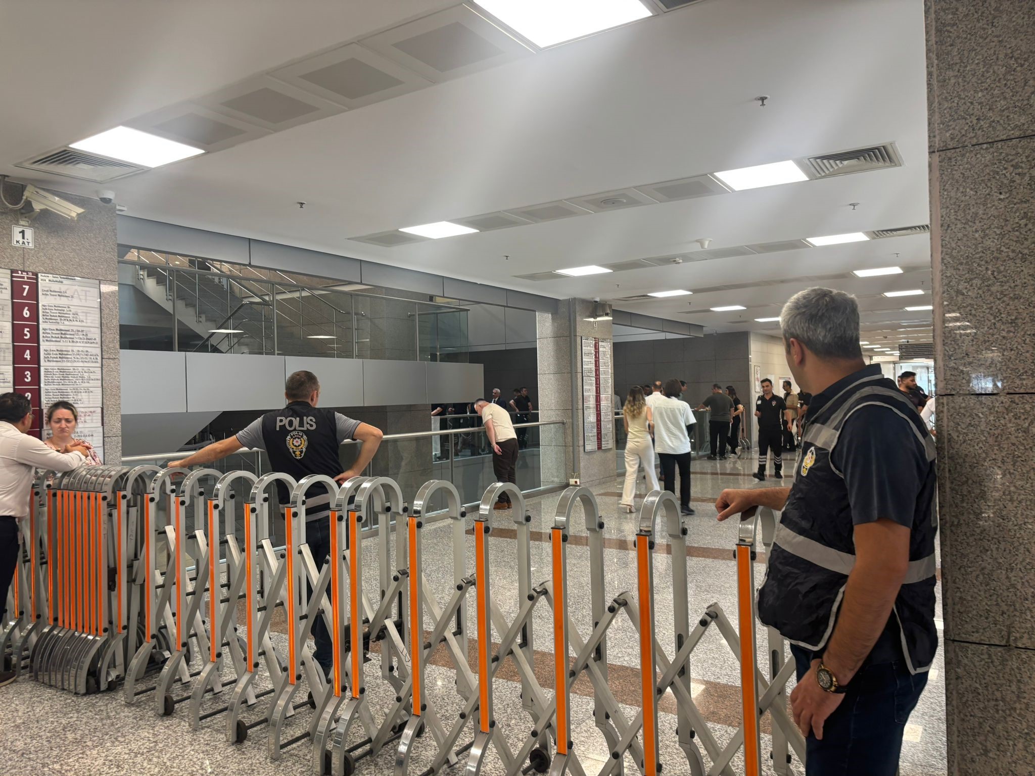 İstanbul Adalet Sarayı’nda intihar. Tutuklama talep edilince kendini aşağı bıraktı
