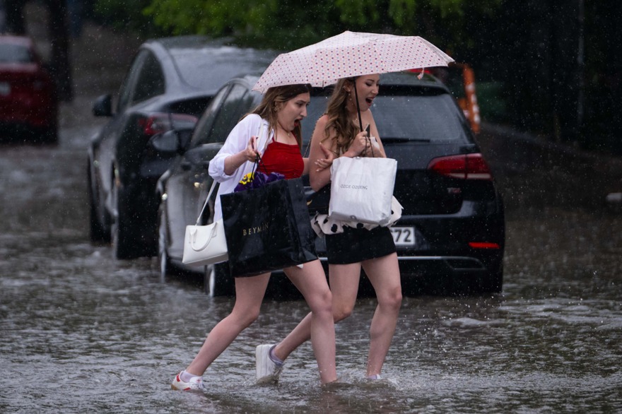 İstanbul’u süper hücre vurdu, bu saate etkili olacak. Su baskınlarına dikkat!