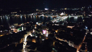 İstanbul’un simge yapılarından Galata Kulesi ve Kız Kulesi’nde 15 Temmuz’a özel mapping gösterisi