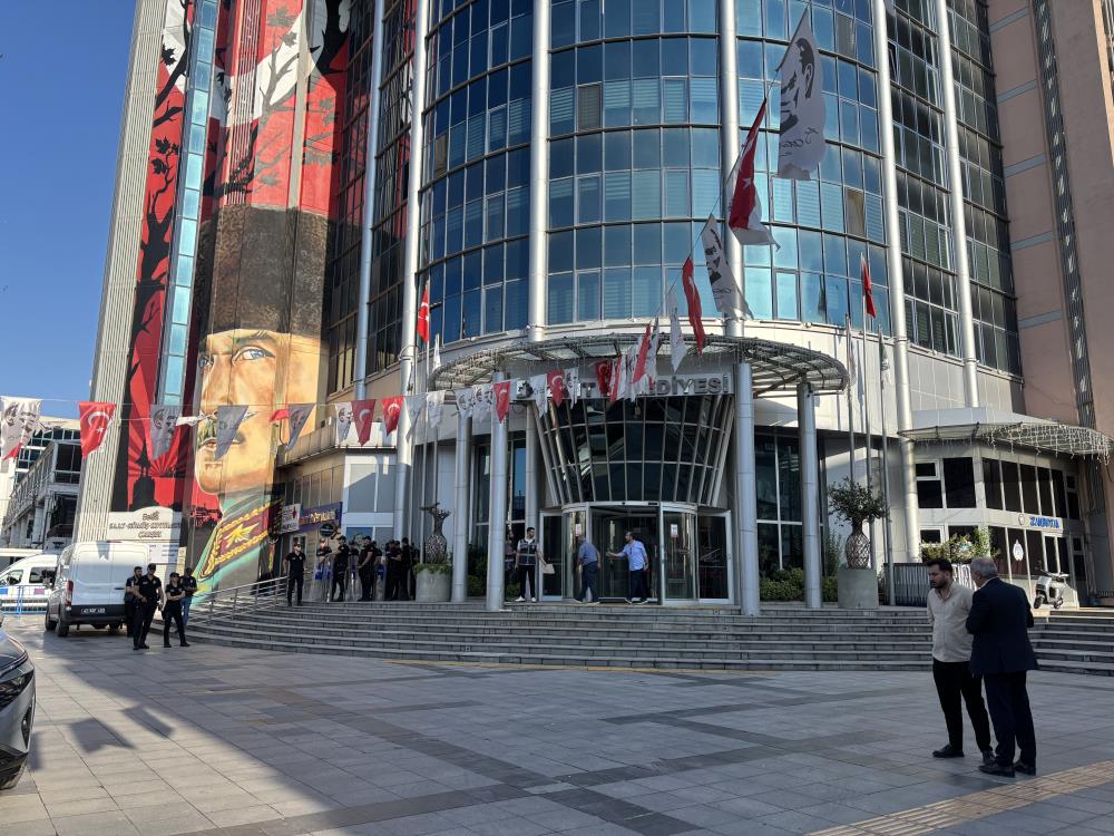 İzmit Belediyesi’ne operasyon. Belediye Başkanı Fatma Kaplan Hürriyet ve eşi gözaltında