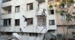 Küçükçekmece’de yıkım paniği. Binanın bir bölümü yan apartmana devrildi
