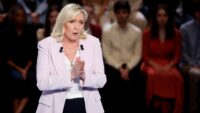 Le Pen’in siyasi yasağı kısaldı, elektronik kelepçe kararı çıktı