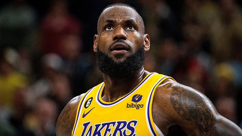 LeBron James, yeni takımını sosyal medyadan açıkladı. “Son kez bu inanılmaz yolculuktayım”