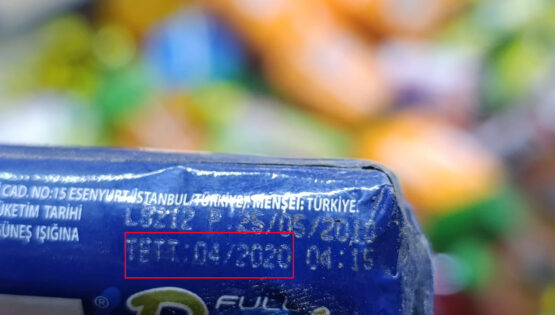Markette pes dedirten olay. Son kullanma tarihi 10 yıl geçmiş ve kurtlanmış ürünler raflardan çıktı