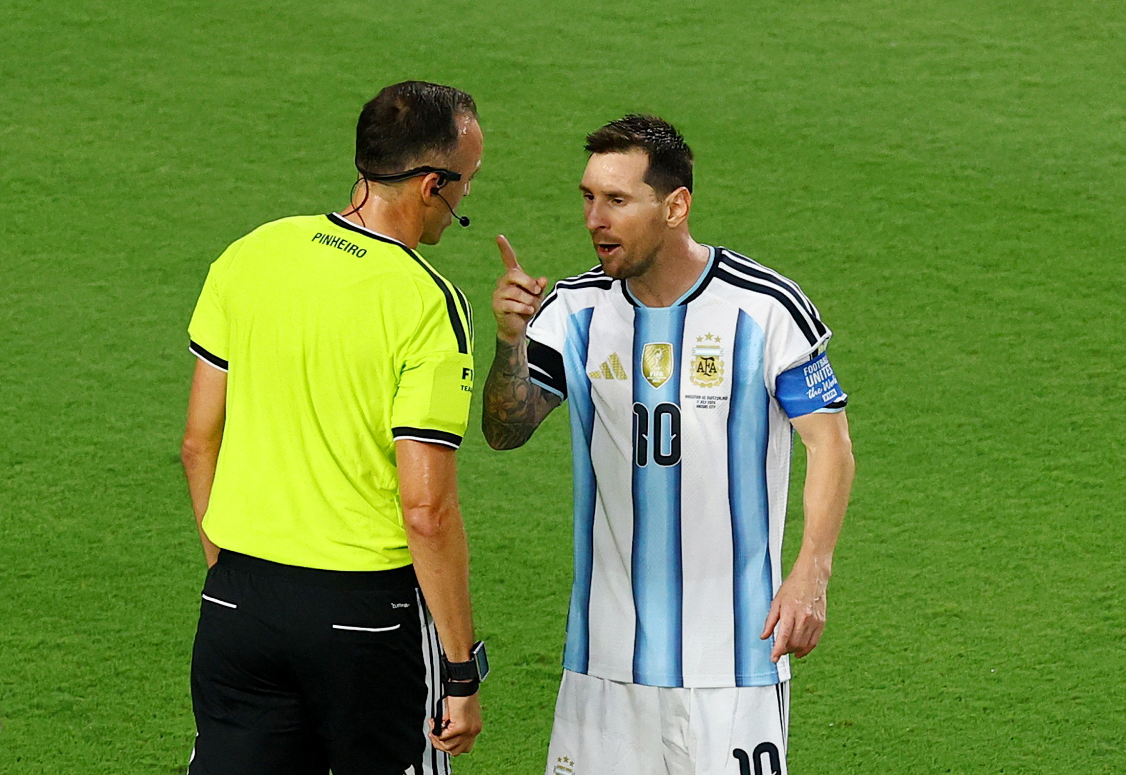 Messi, Portekizli hakeme öfkelendi ve tartıştı. “Benimle düzgün konuş”