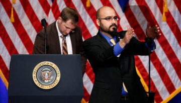 Metinleri gören son kişiydi. Trump konuştukça bahis oynadı, gelirini katladı