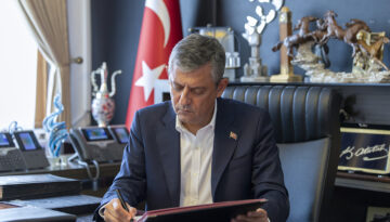 Özgür Özel ve 90 milletvekili CHP’den istifa etti. Yeni Parti resmen kuruluyor