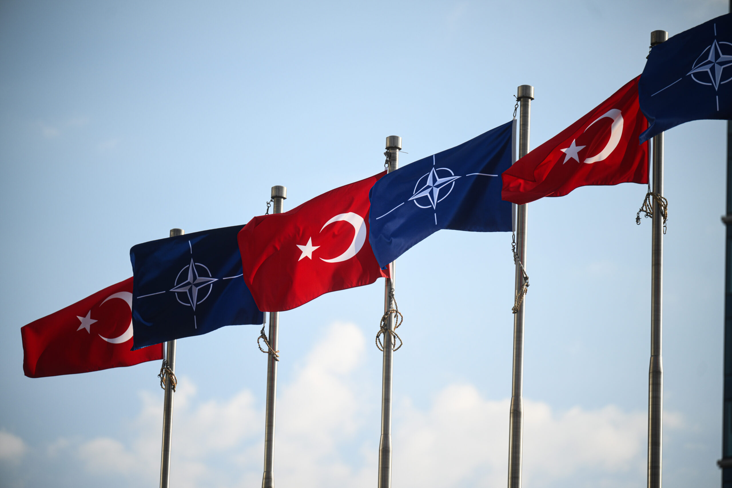 PTT’den “NATO Zirvesi”ne özel anma pulu ve ilk gün zarfı