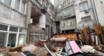 Şişli’de binanın duvarı çöktü, mahalleli deprem oldu zannetti