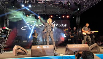 Soner Arıca, annesi ve dayısı Kadir İnanır’ı andı