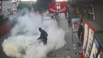 Sürücünün panik anları: Motosikleti bir anda alev aldı