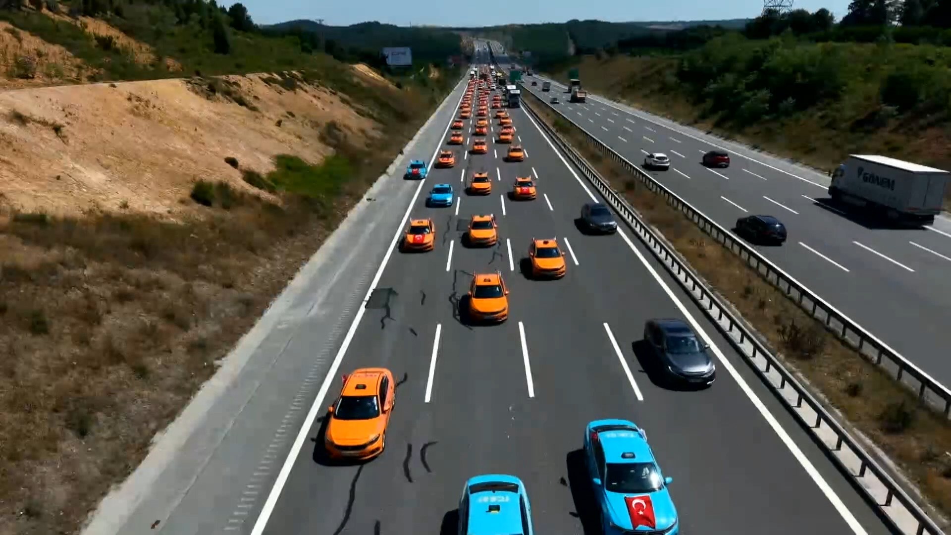 Taksicilerden 15 Temmuz konvoyu