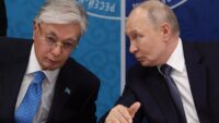 Tokayev Sibirya’da Putin’e seslendi: “Savaşı donduralım”