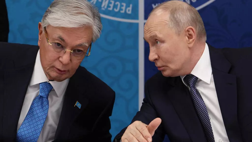 Tokayev Sibirya’da Putin’e seslendi: “Savaşı donduralım”