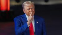 Trump: “İran’a yönelik büyük çaplı saldırılar konusunda henüz bir karar vermedim”