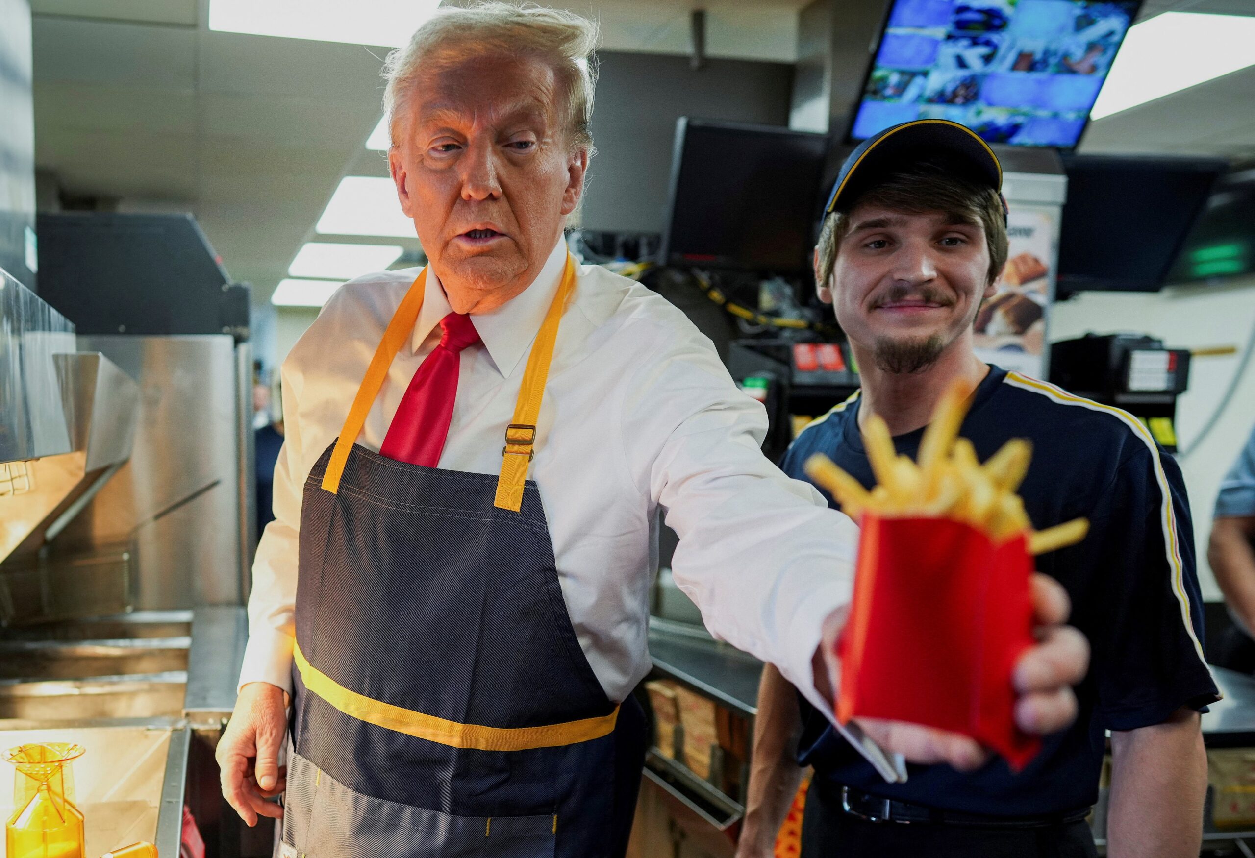 Trump’ın fast-food sevdası bitmiyor. Milyar dolarlık uçakta “Amerikan klasikleri”