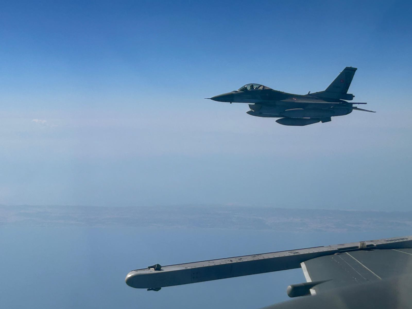 Türk jetlerinden Kıbrıs Adası’nın güneyinde eğitim uçuşu