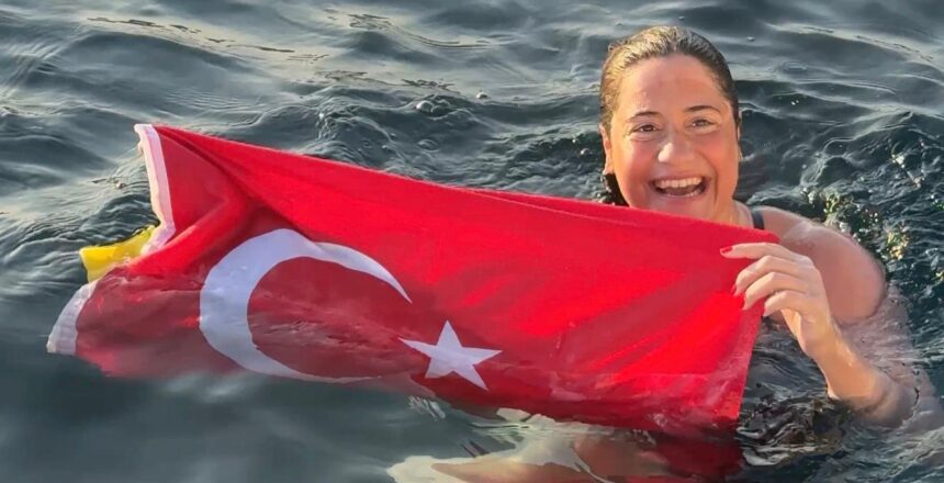Türk kadını rekor kırdı, neredeyse 14 saat yüzdü