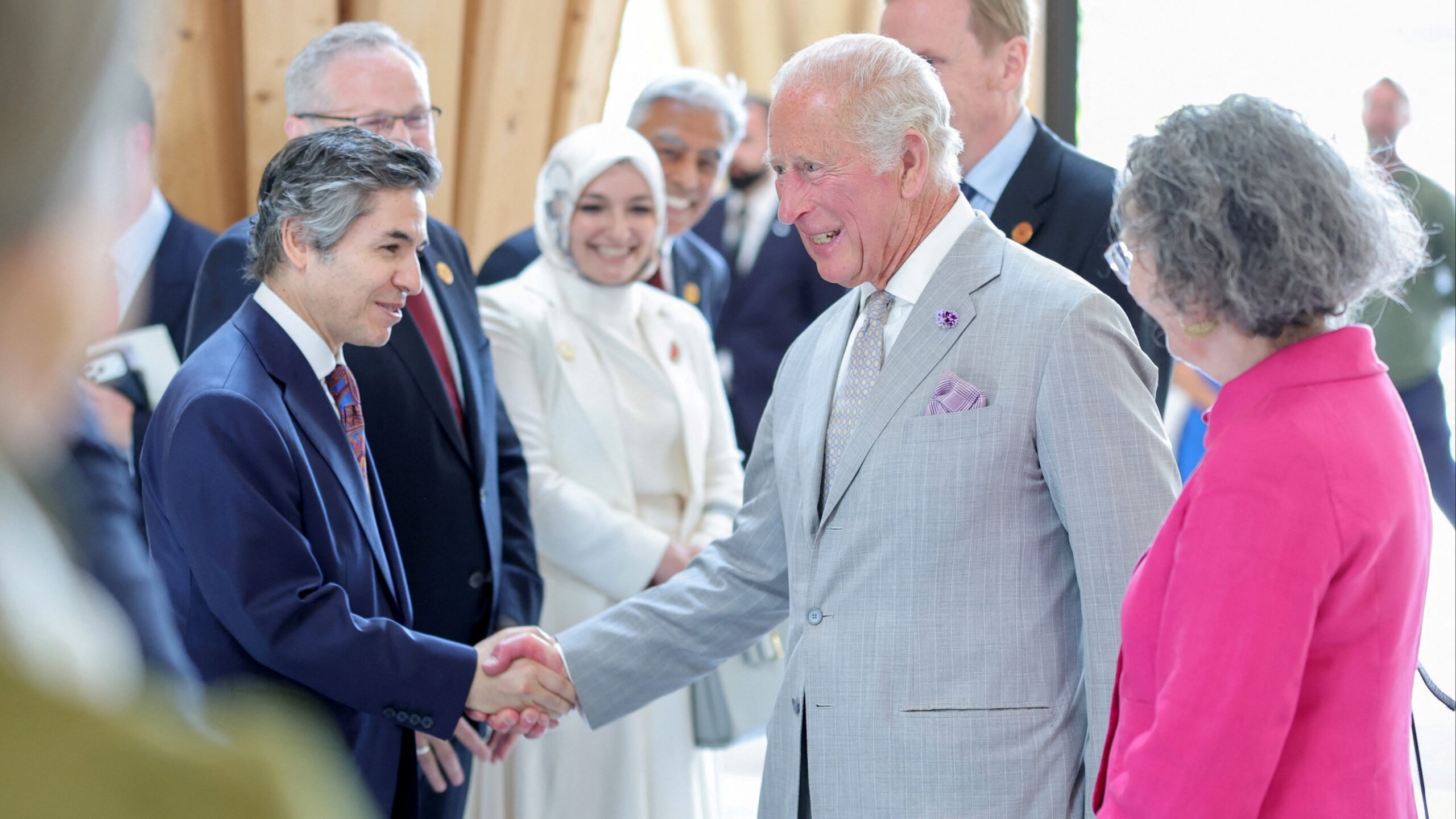 Türkiye’nin desteğiyle inşa edildi. Cambridge Merkez Camisi, İngiltere Kralı Charles’ı ağırladı