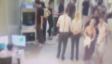 Üniversiteli genç kız şarjör ve onlarca mermiyle AVM’ye girmeye çalıştı. “Sevgilime götürüyordum”