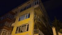 Üsküdar’da balkon çöktü. 4 katlı bina mühürlendi