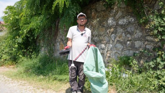 Yol kenarında servet buldu, polise teslim etti