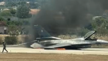 Yunanistan’da F-16 acil iniş sonrası alev aldı