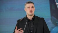 Zelenskiy, popüler bakanı görevden aldı