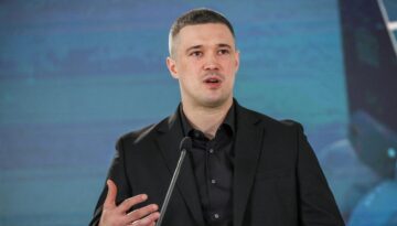 Zelenskiy, popüler bakanı görevden aldı