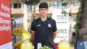 14 yaşında asgari ücretin 3 katını kazanıyor. 6 saatte günlük kazancı 3 bin lirayı buluyor