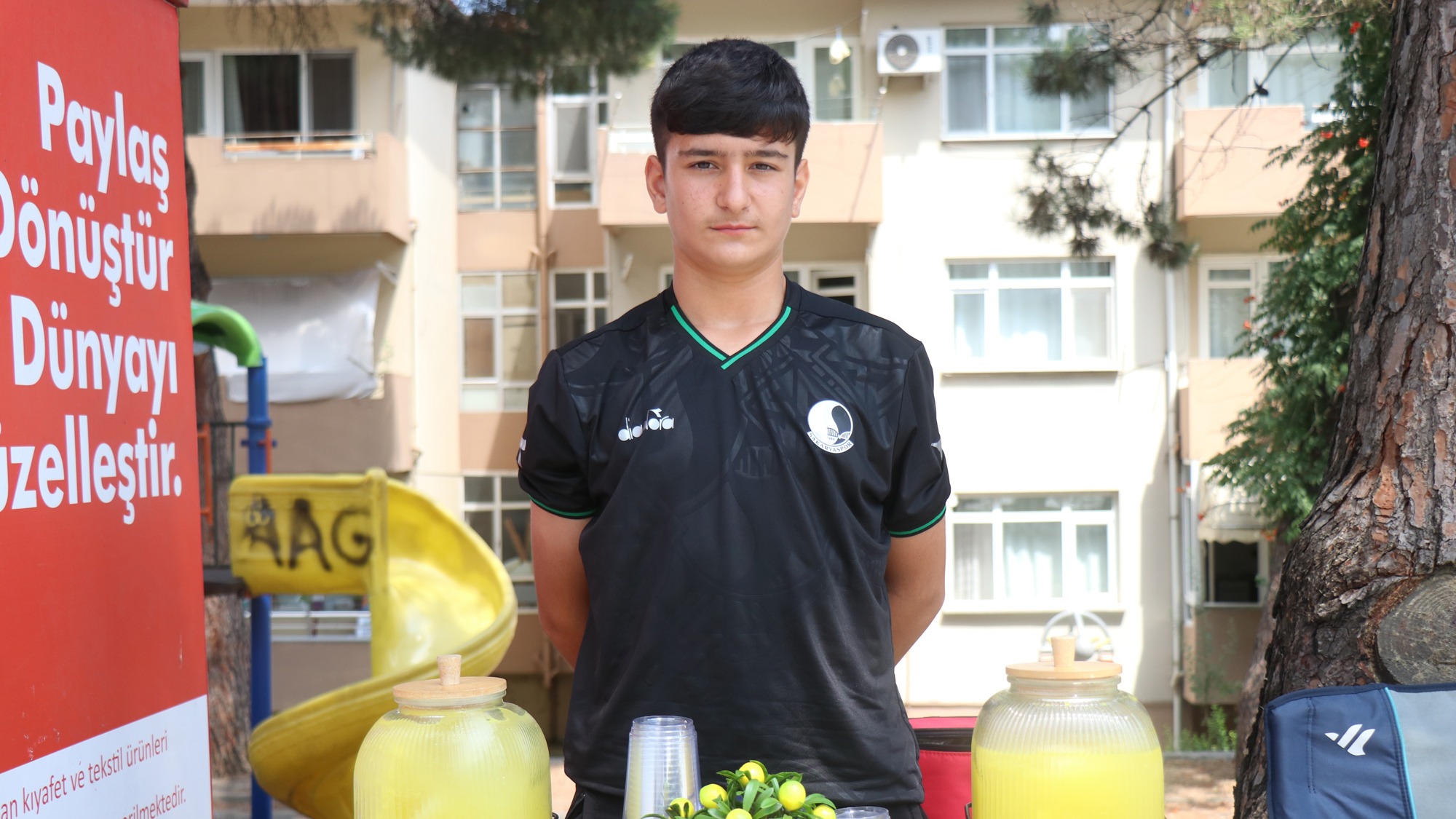 14 yaşında asgari ücretin 3 katını kazanıyor. 6 saatte günlük kazancı 3 bin lirayı buluyor