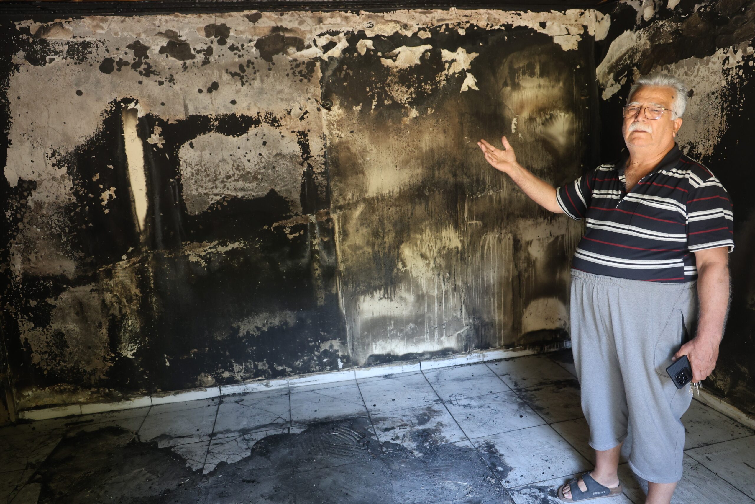 40 yıllık emekleri kül oldu, kızlarına sığındılar. Alevler bir evi yok etti