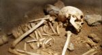 400 yıllık “vampir” mezarının sırrı çözülüyor. Boğazında orak, ayağında kilit