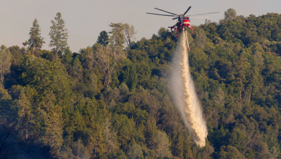 ABD’de yangına müdahale eden helikopter düştü